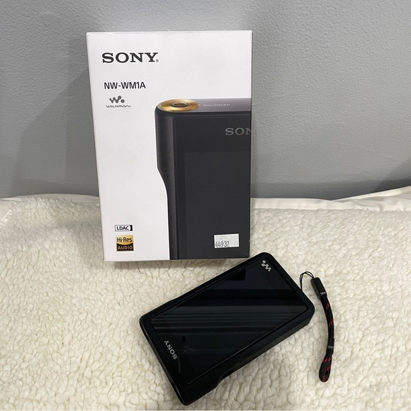 Sony Walkmann NW- MW1A barely used (optional FREE 5000 music)